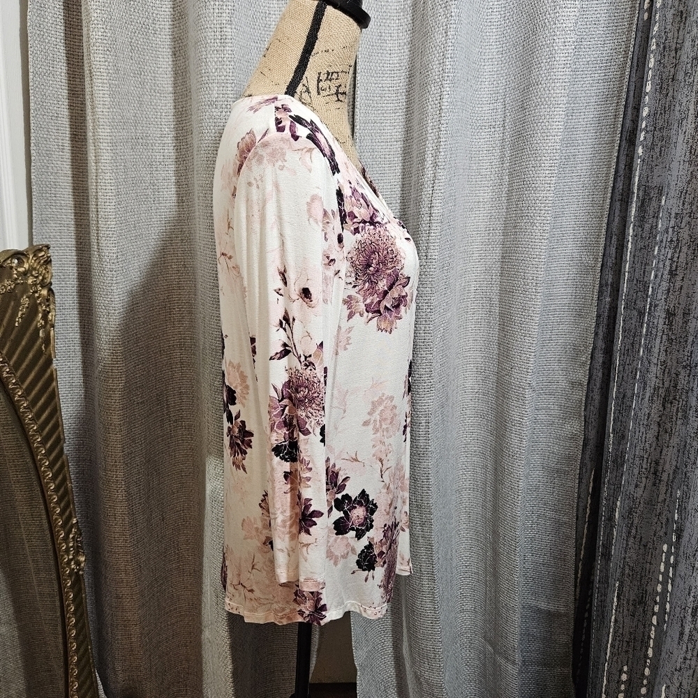 Nue Options Floral Blouse Size M - Picture 5 of 9